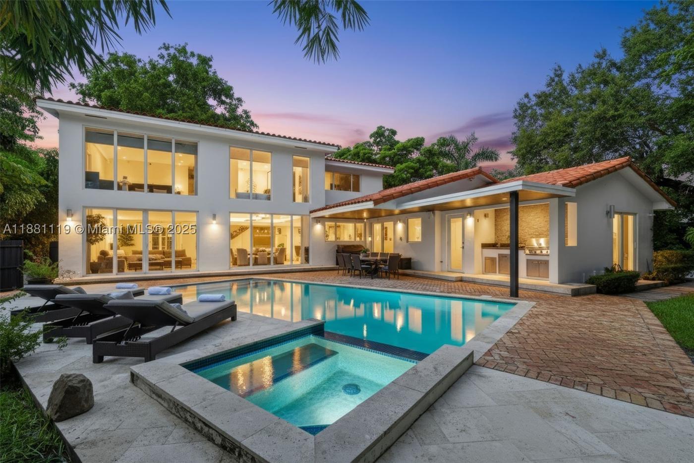 Casa Marbella, garden and pool in Bay Point