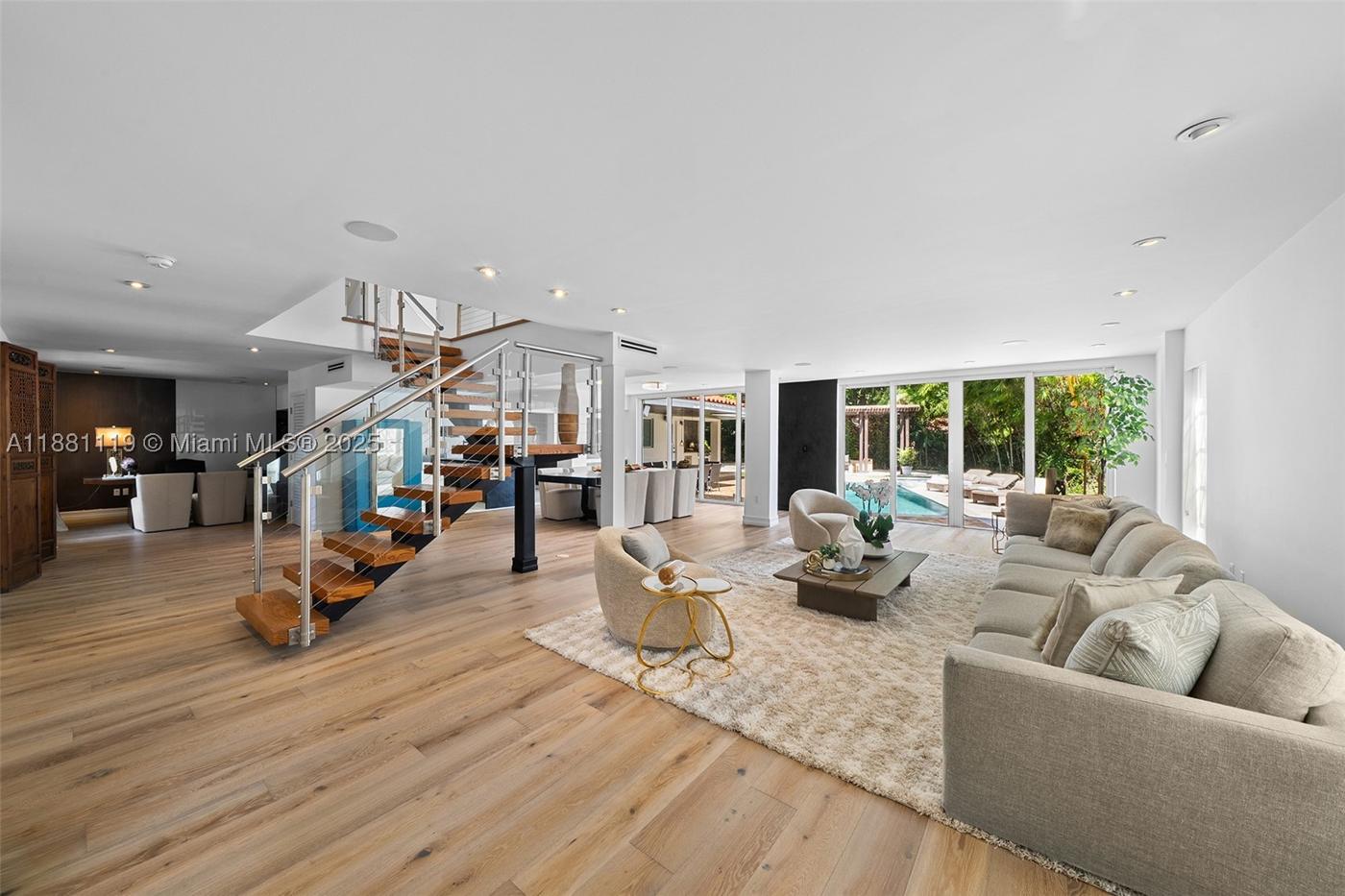 Casa Marbella, garden and pool in Bay Point (5)