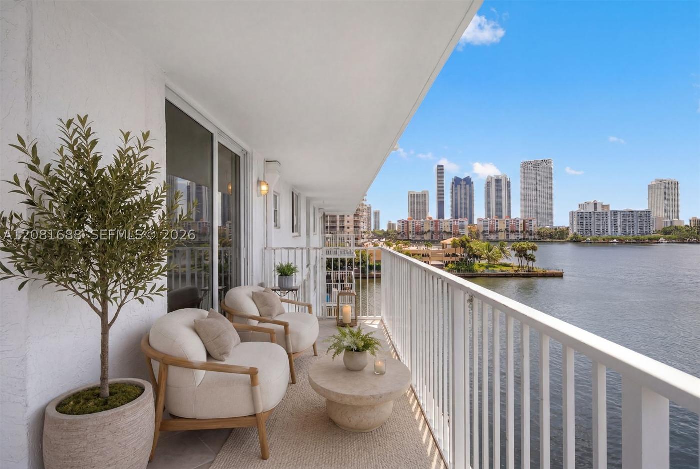 Condo Azure, with its own boat slip (2)