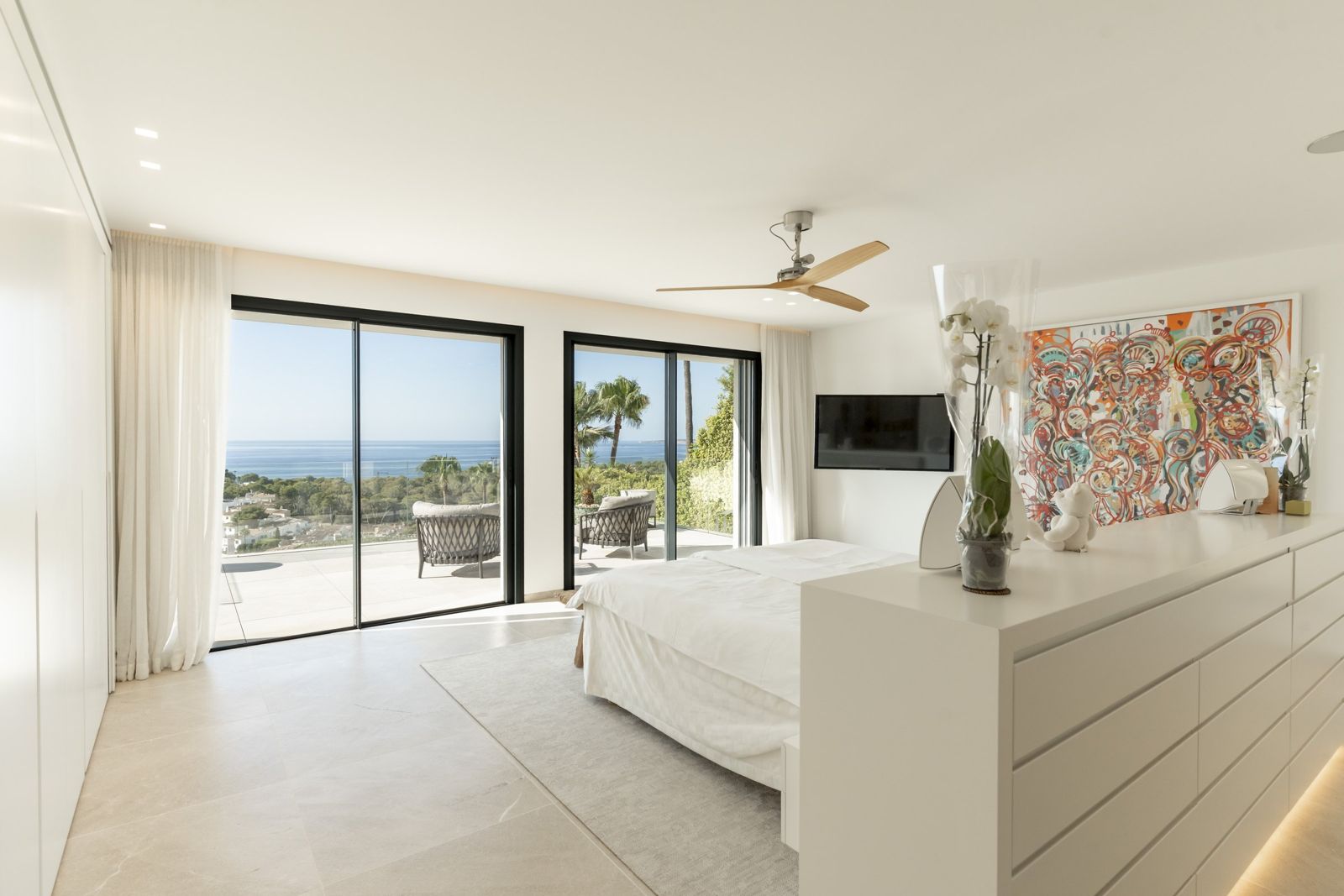 Main bedroom opening onto a terrace with sea view