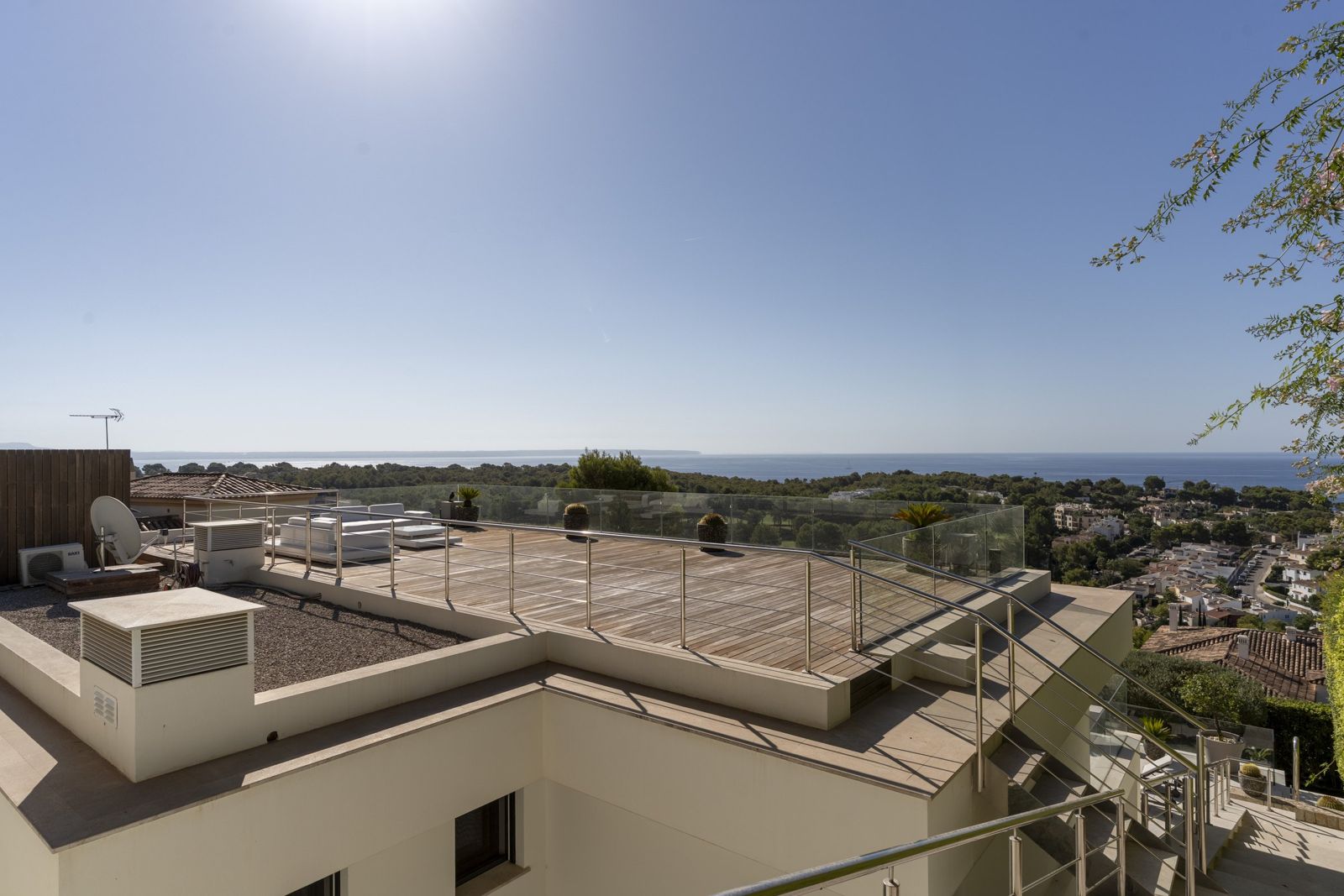 The view from the roof to the sea